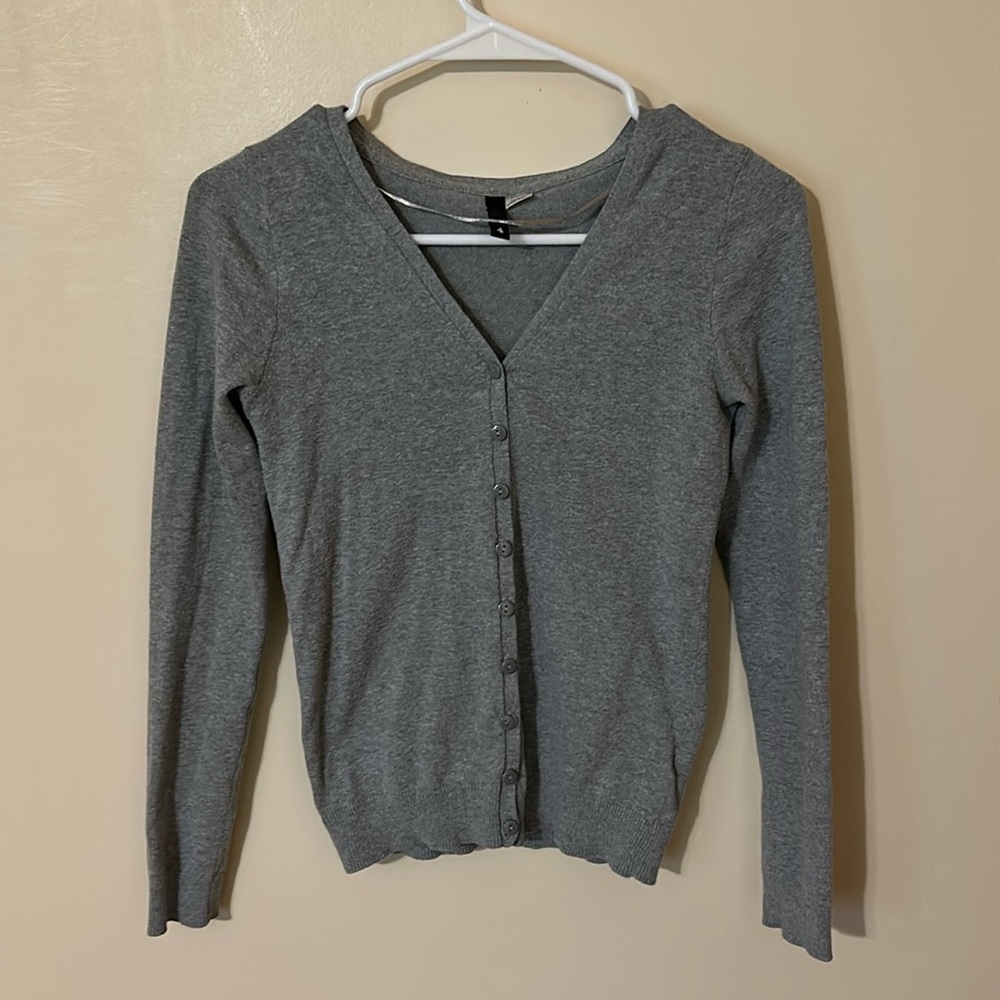 H&M Women's gray Lightweight Vee Cardigan Sweater button down size 4
